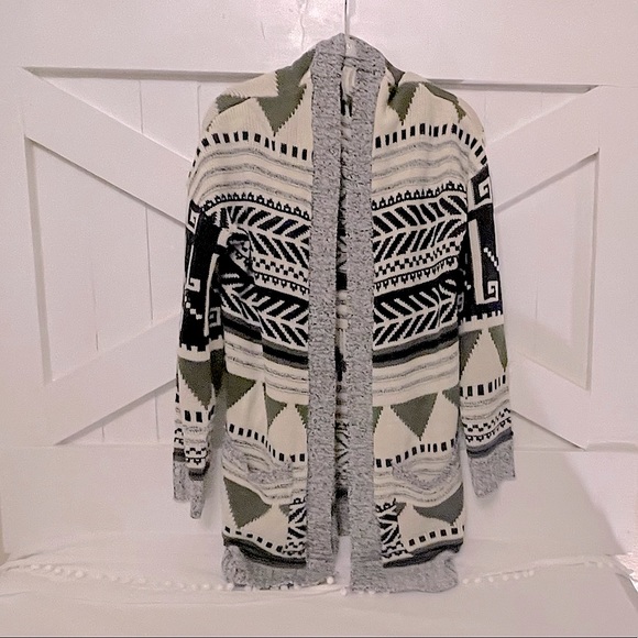 Charolette Russe sweater.NWT size small. - Picture 2 of 6